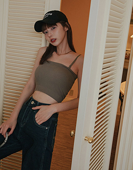 坑條彈性平口細肩帶BRA TOP