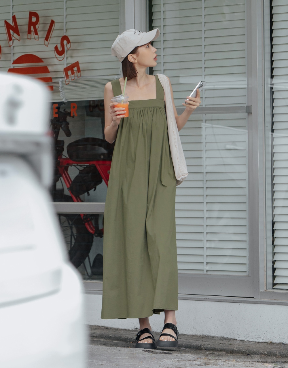 交叉美背平口寬肩帶洋裝