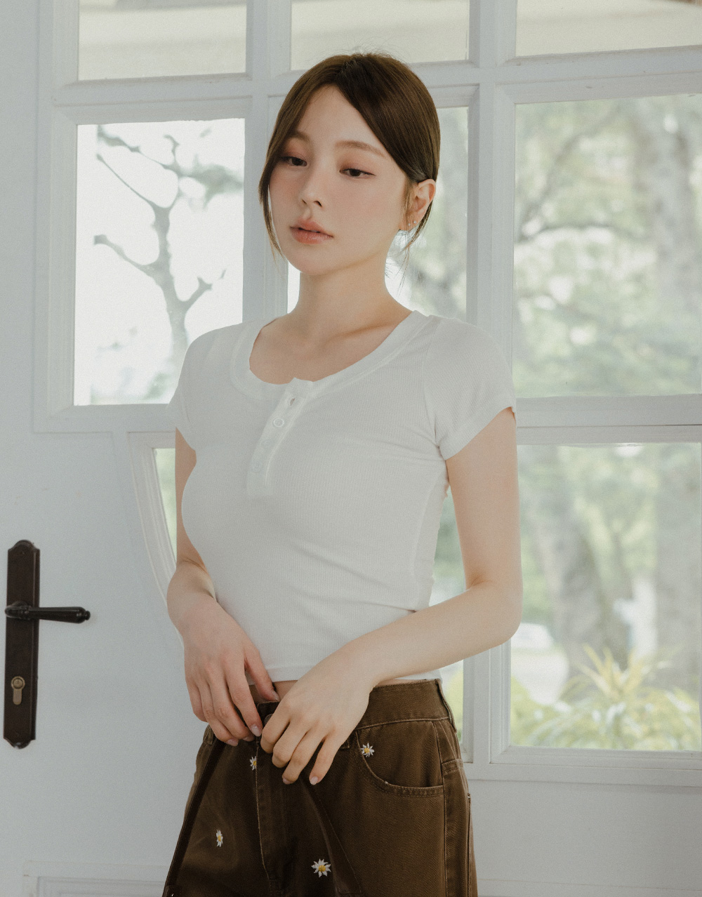 圓領小開襟短袖上衣