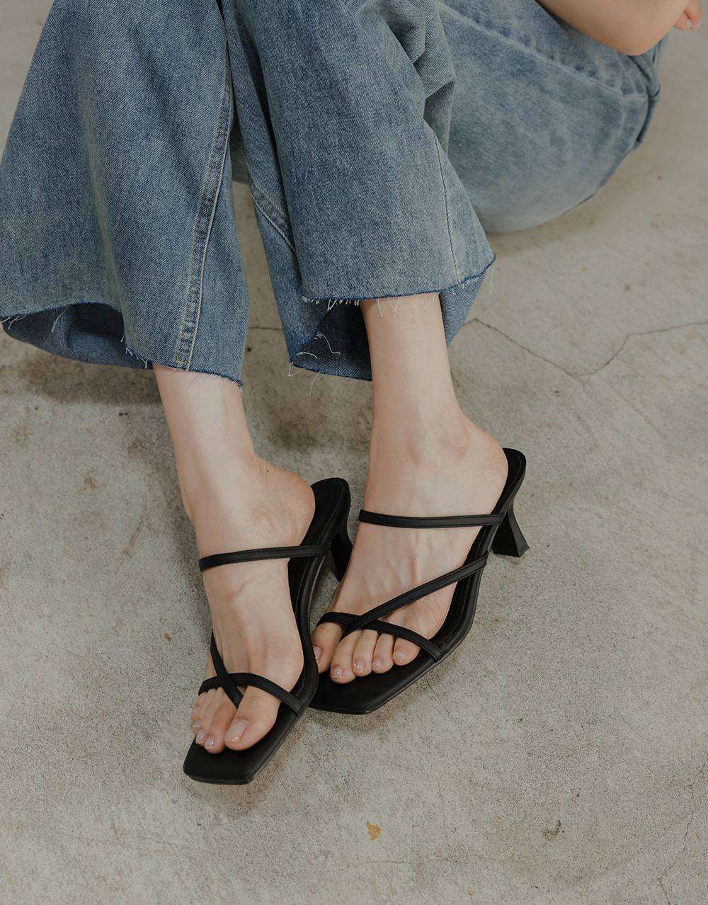 夾腳細帶低跟涼鞋