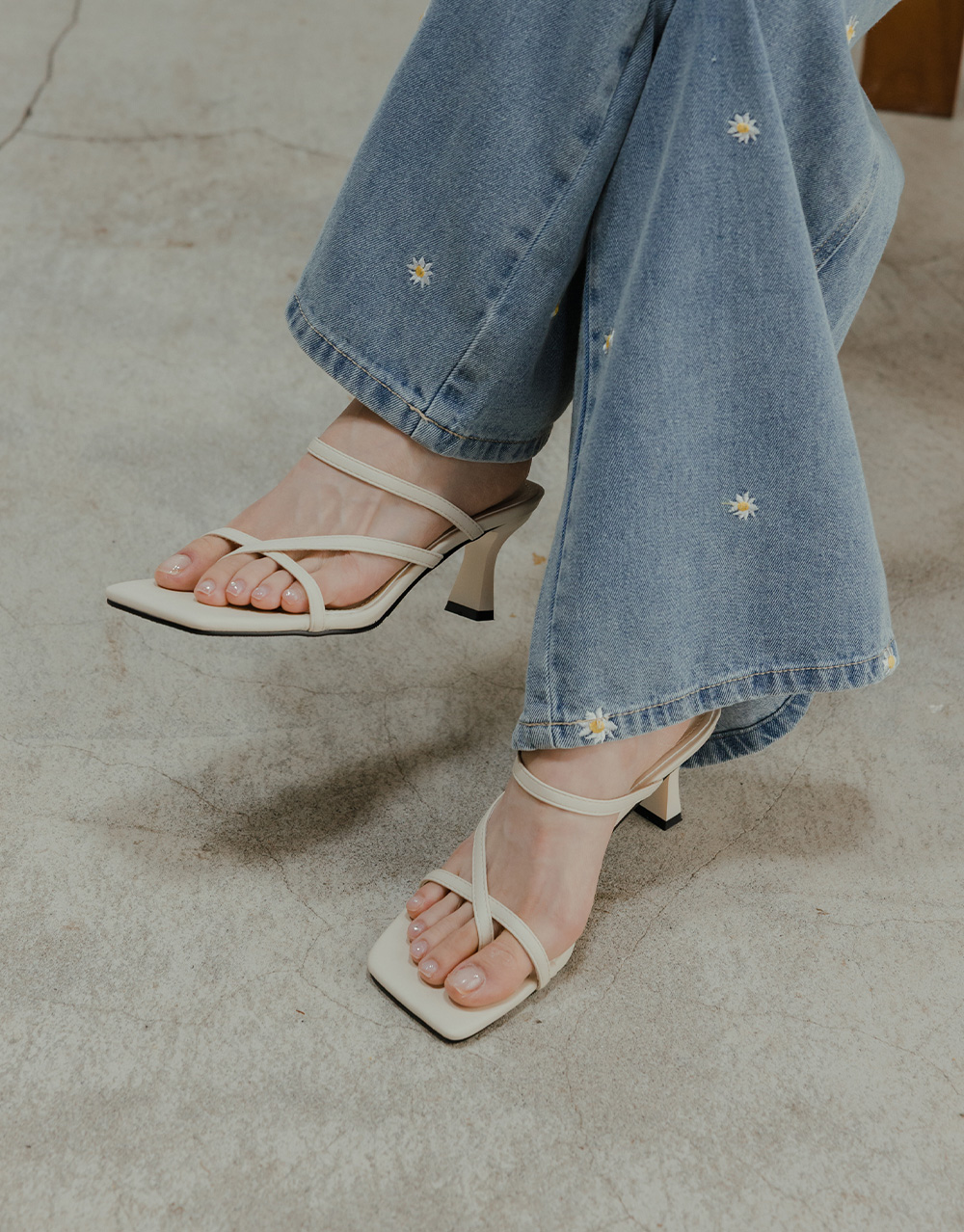 夾腳細帶低跟涼鞋