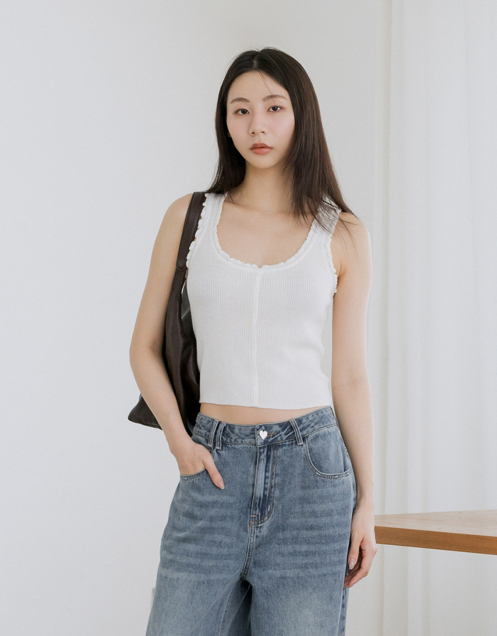 捲邊坑條針織背心