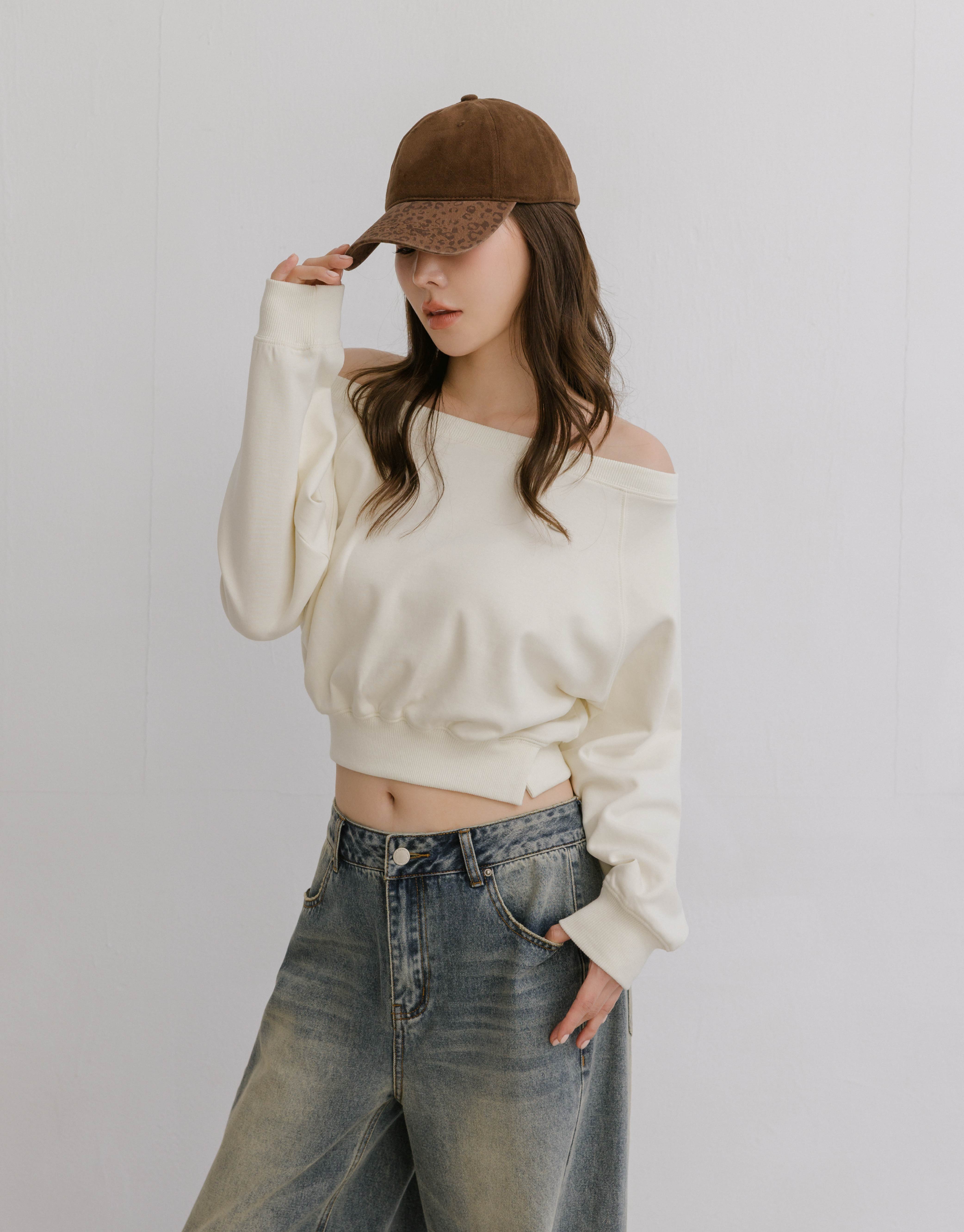 LOVFEE小銀標一字領棉質上衣