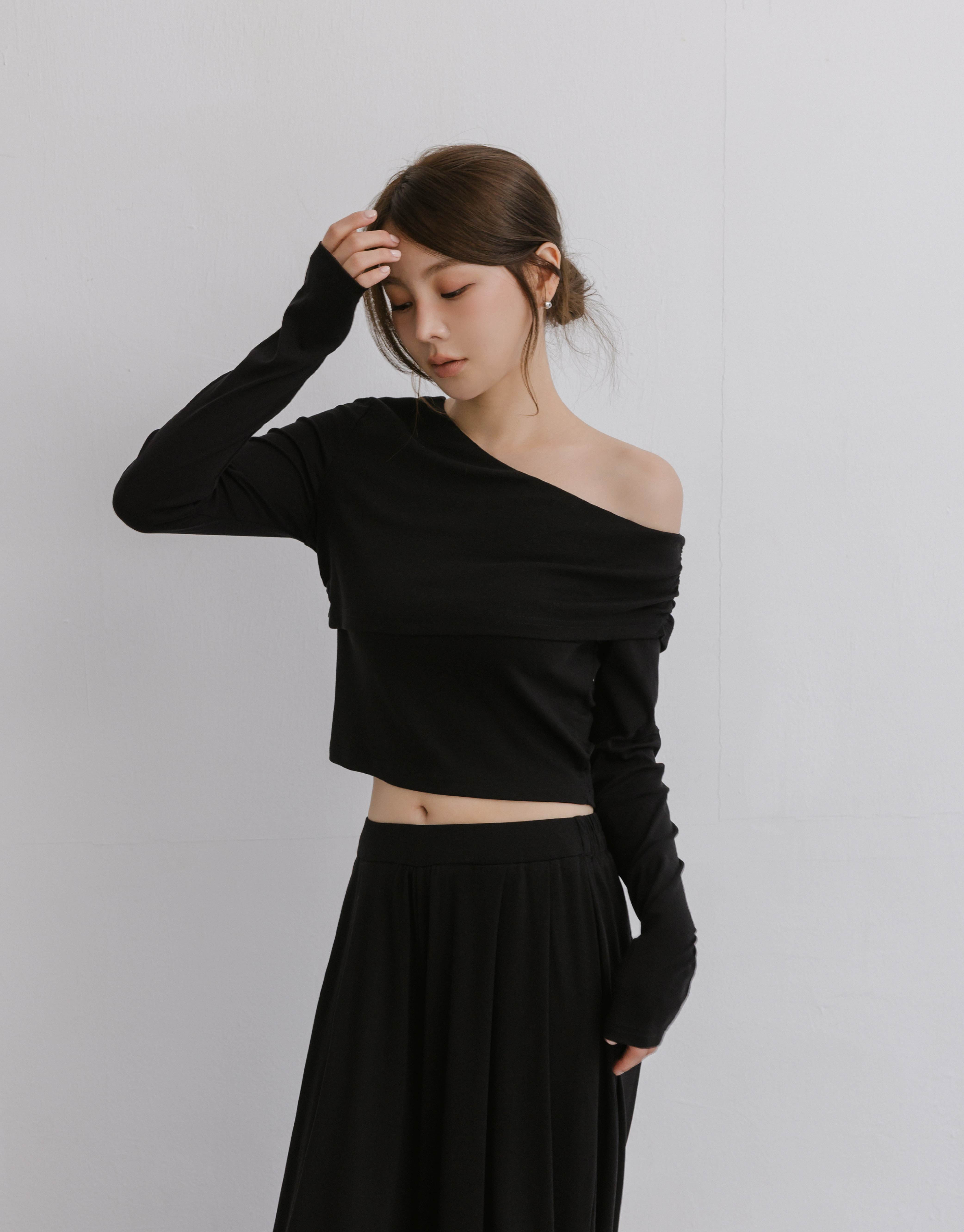 天絲棉反褶感抽皺斜肩上衣