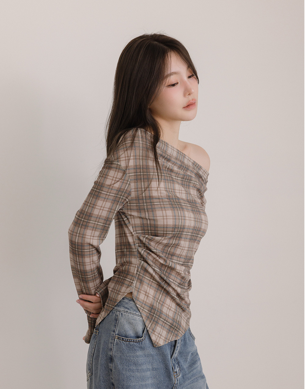 天絲斜肩不對稱長袖上衣