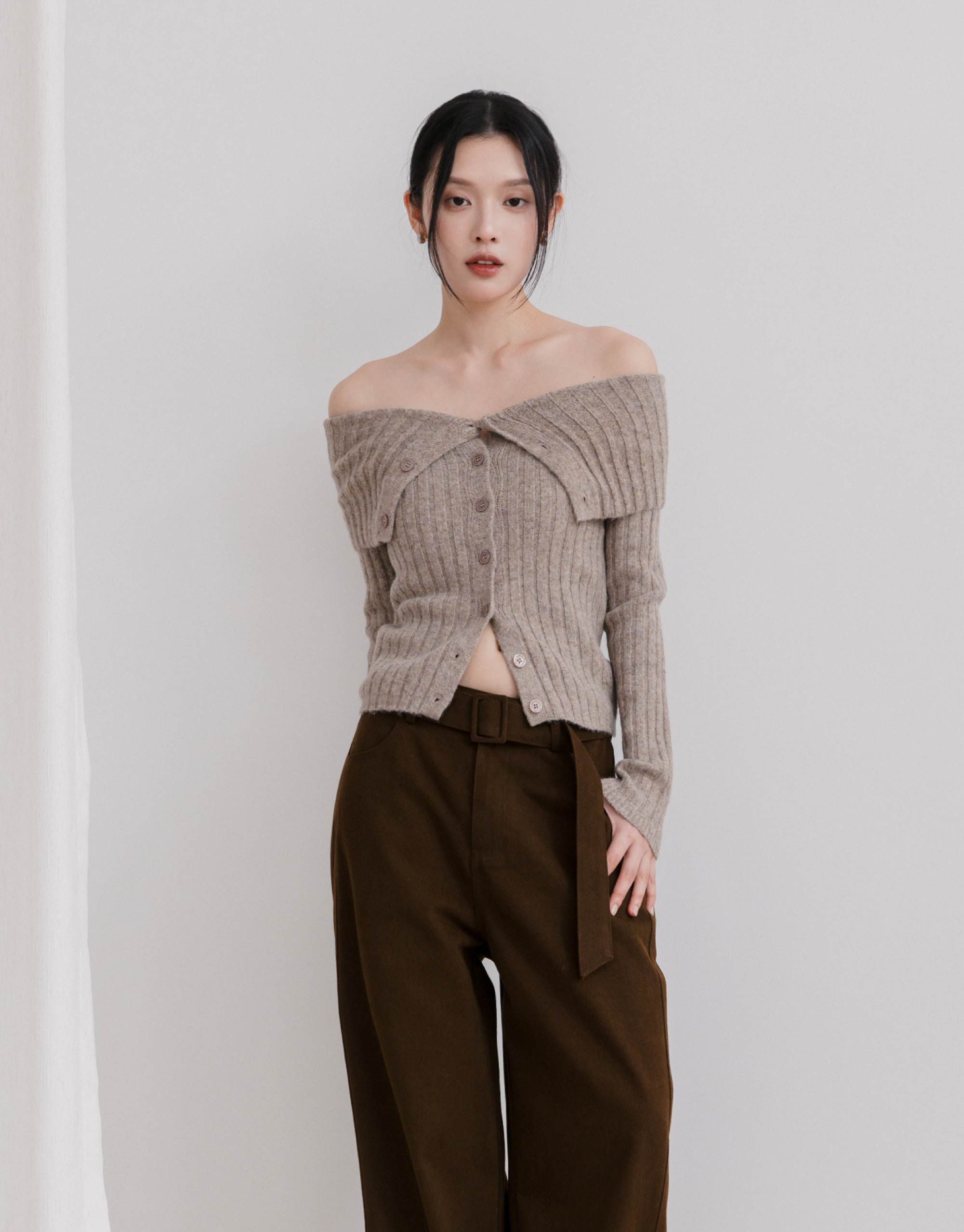 大翻領平口針織上衣