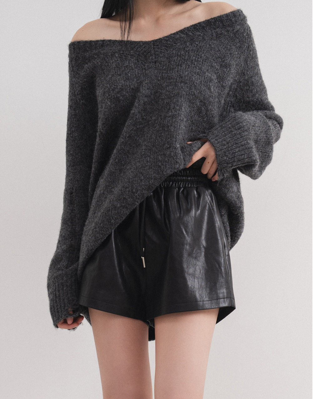 抽繩鬆緊腰頭皮短褲