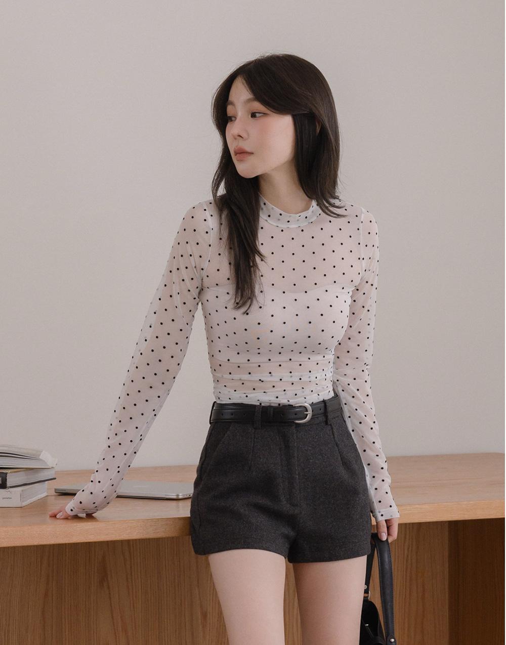小立領透膚點點長袖上衣