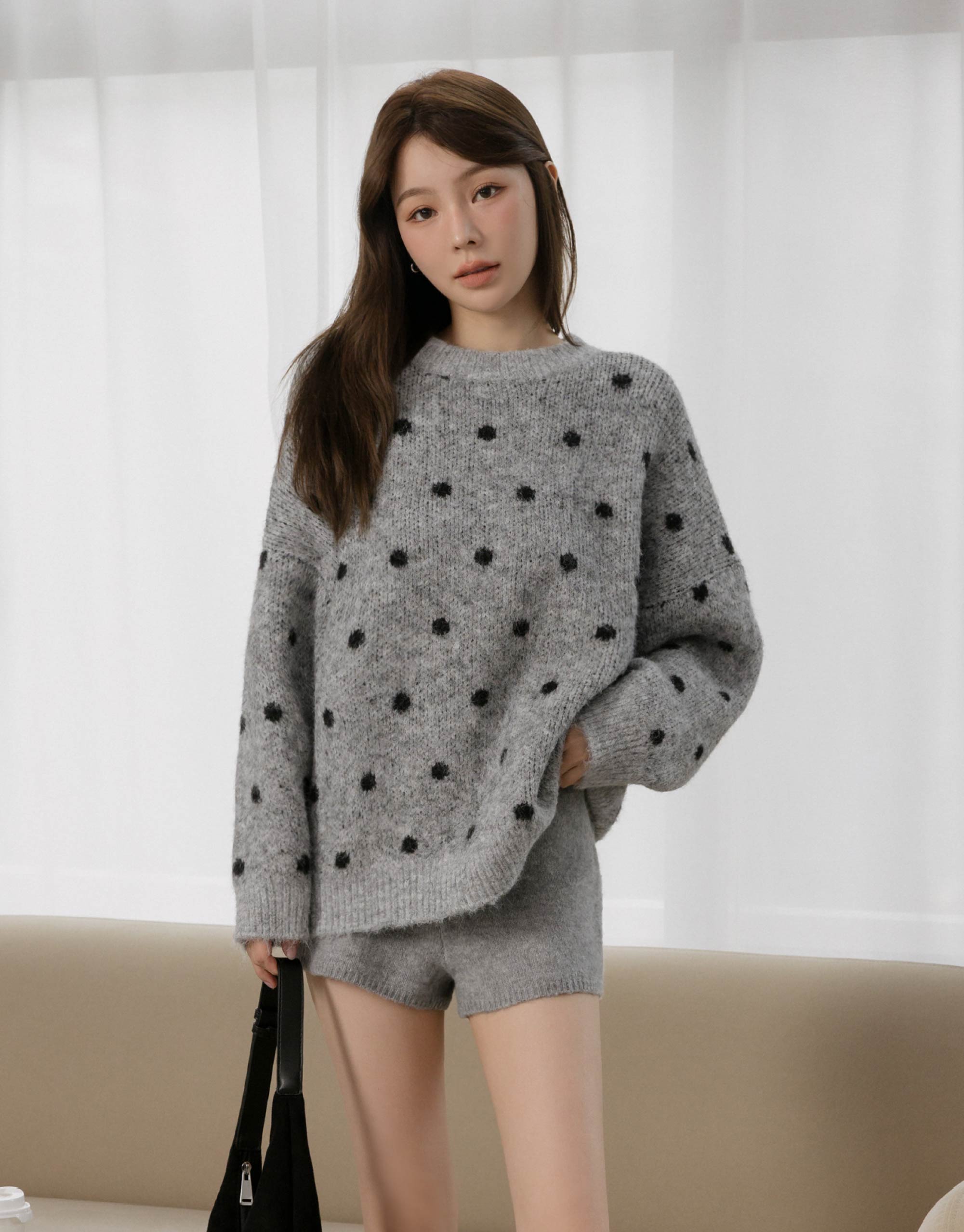 羊毛圓領點點寬鬆毛衣