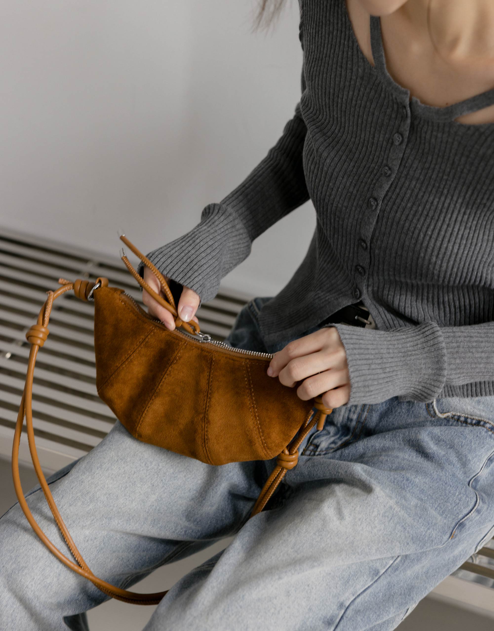 調節背帶麂皮包