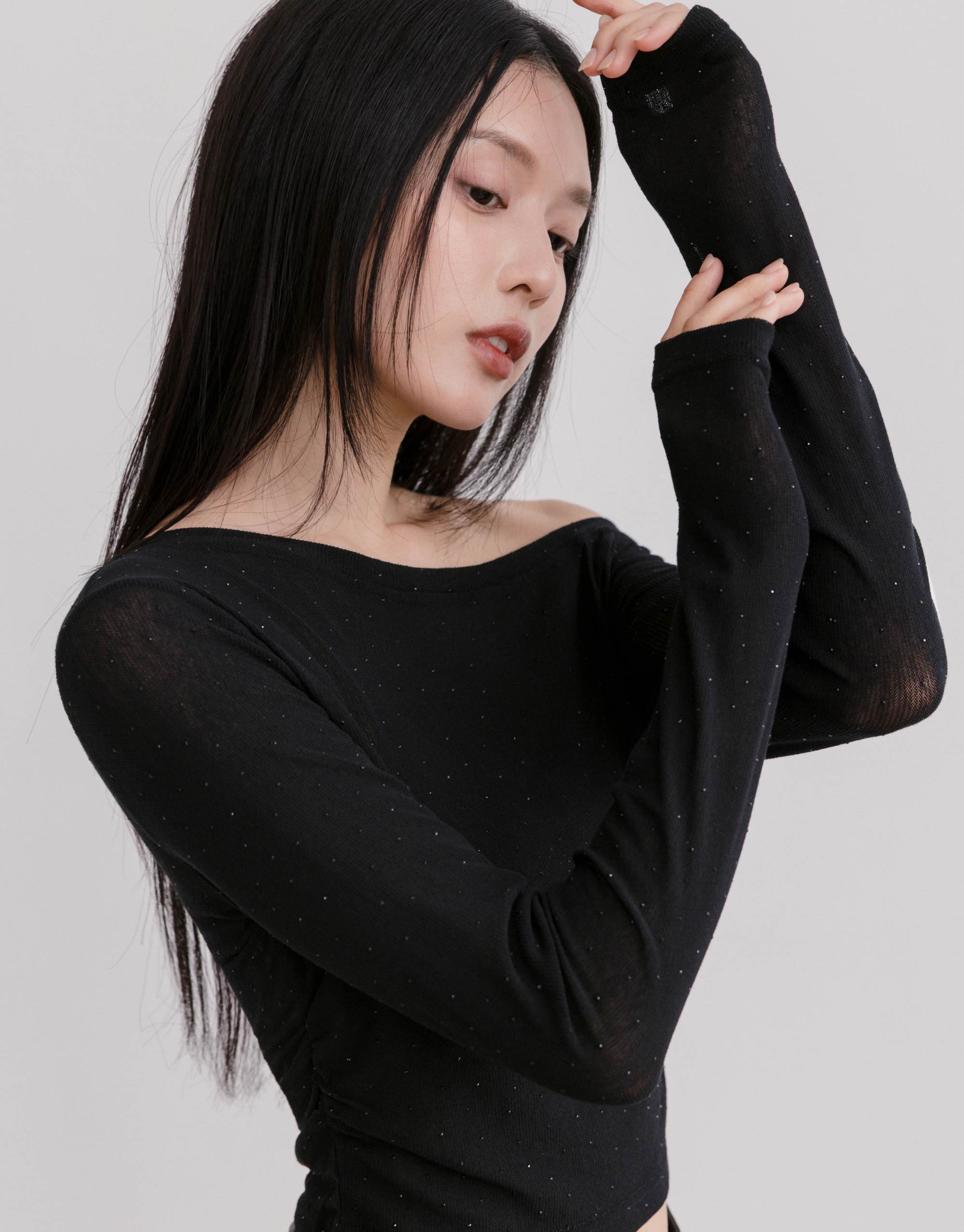 斜肩透肌小鑽上衣