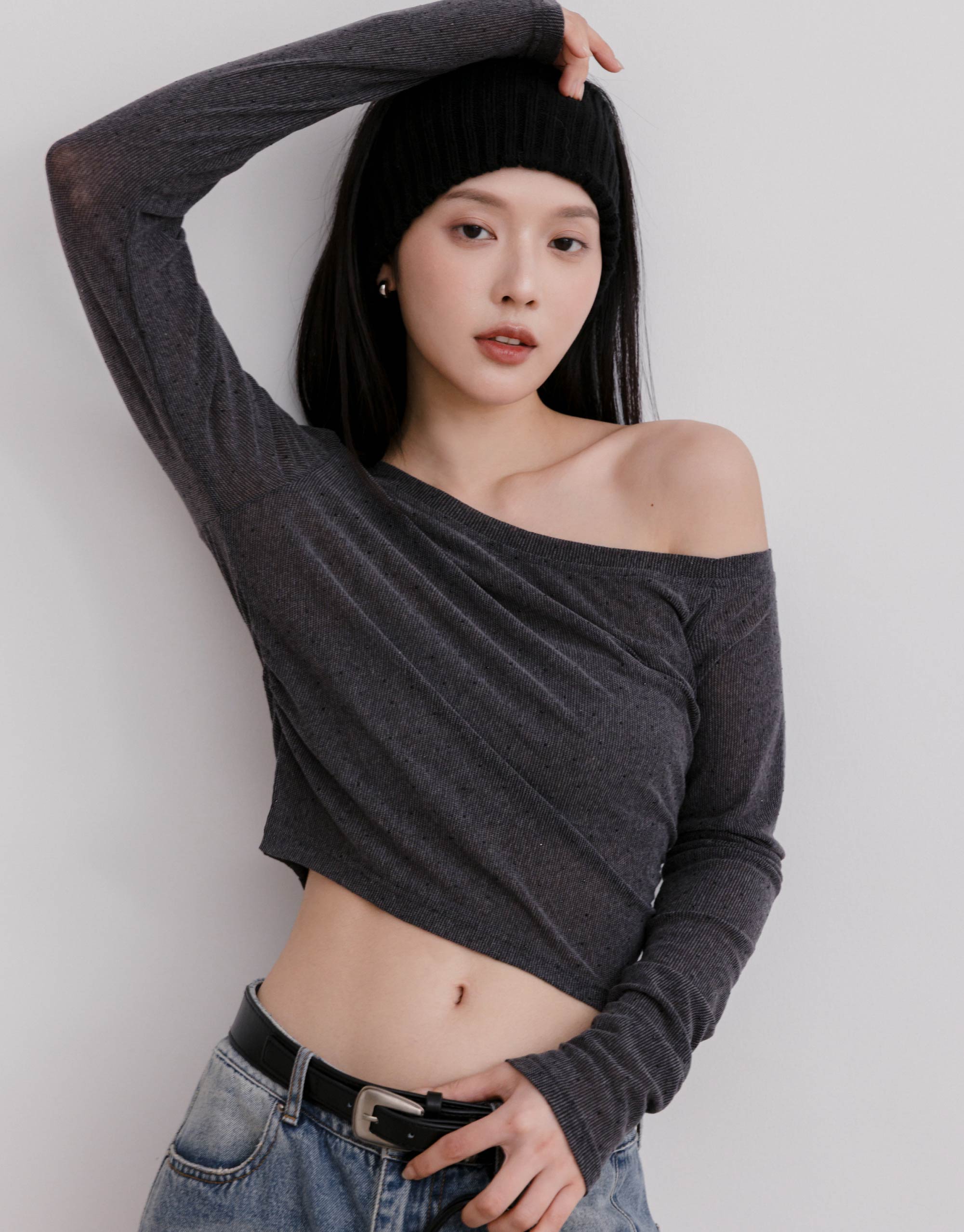 斜肩透肌小鑽上衣