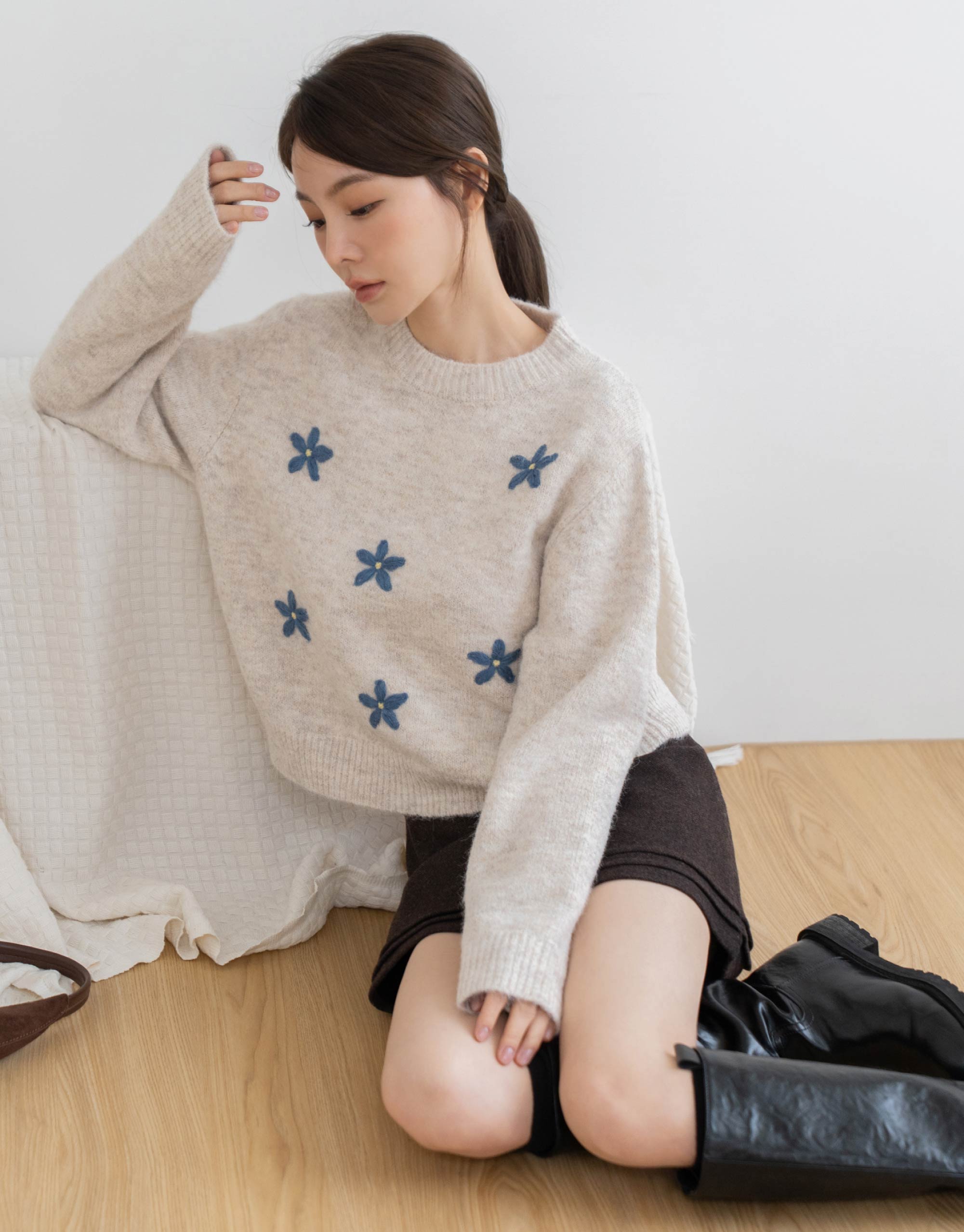 羊毛小花刺繡針織毛衣