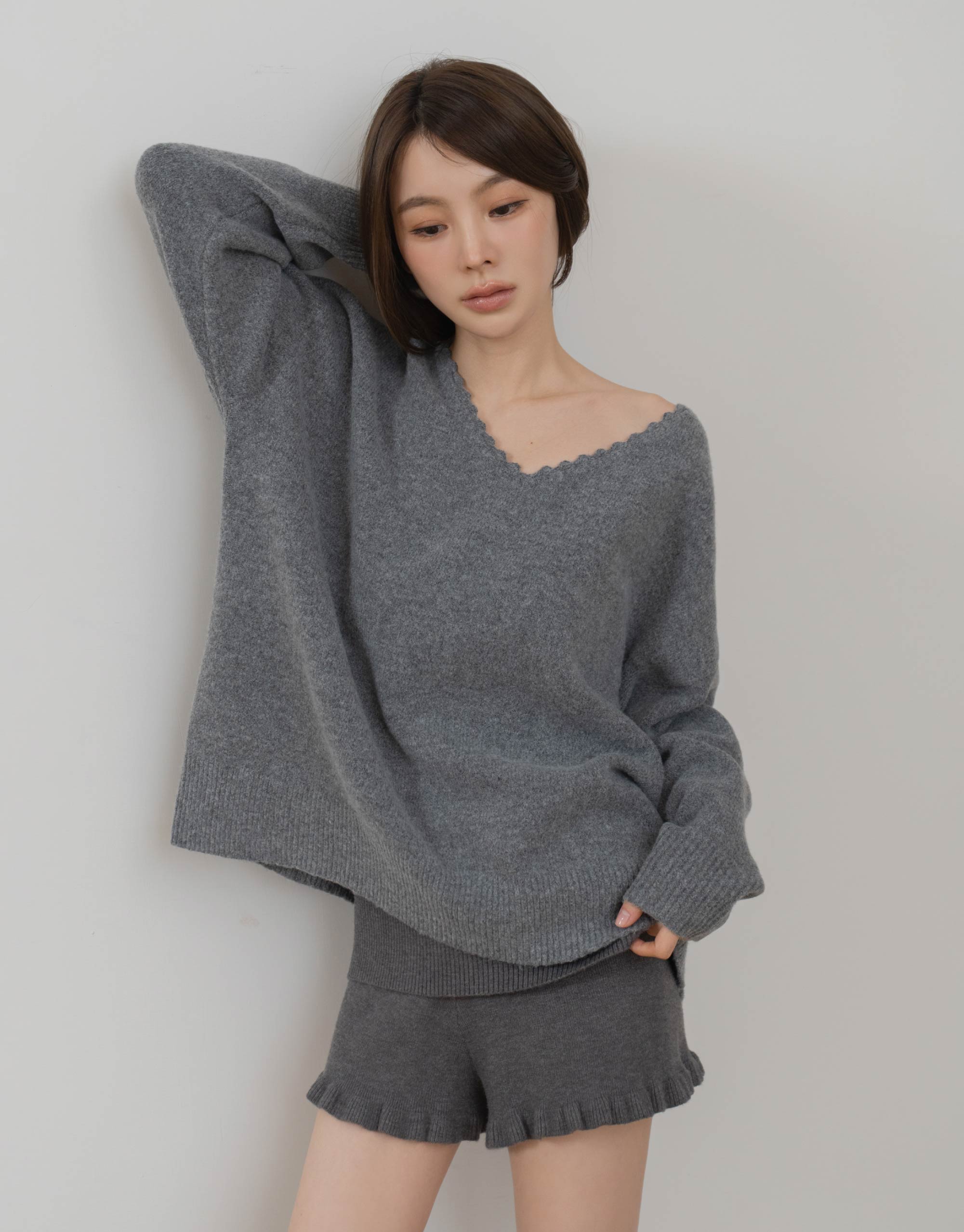 羊毛V領花邊針織上衣