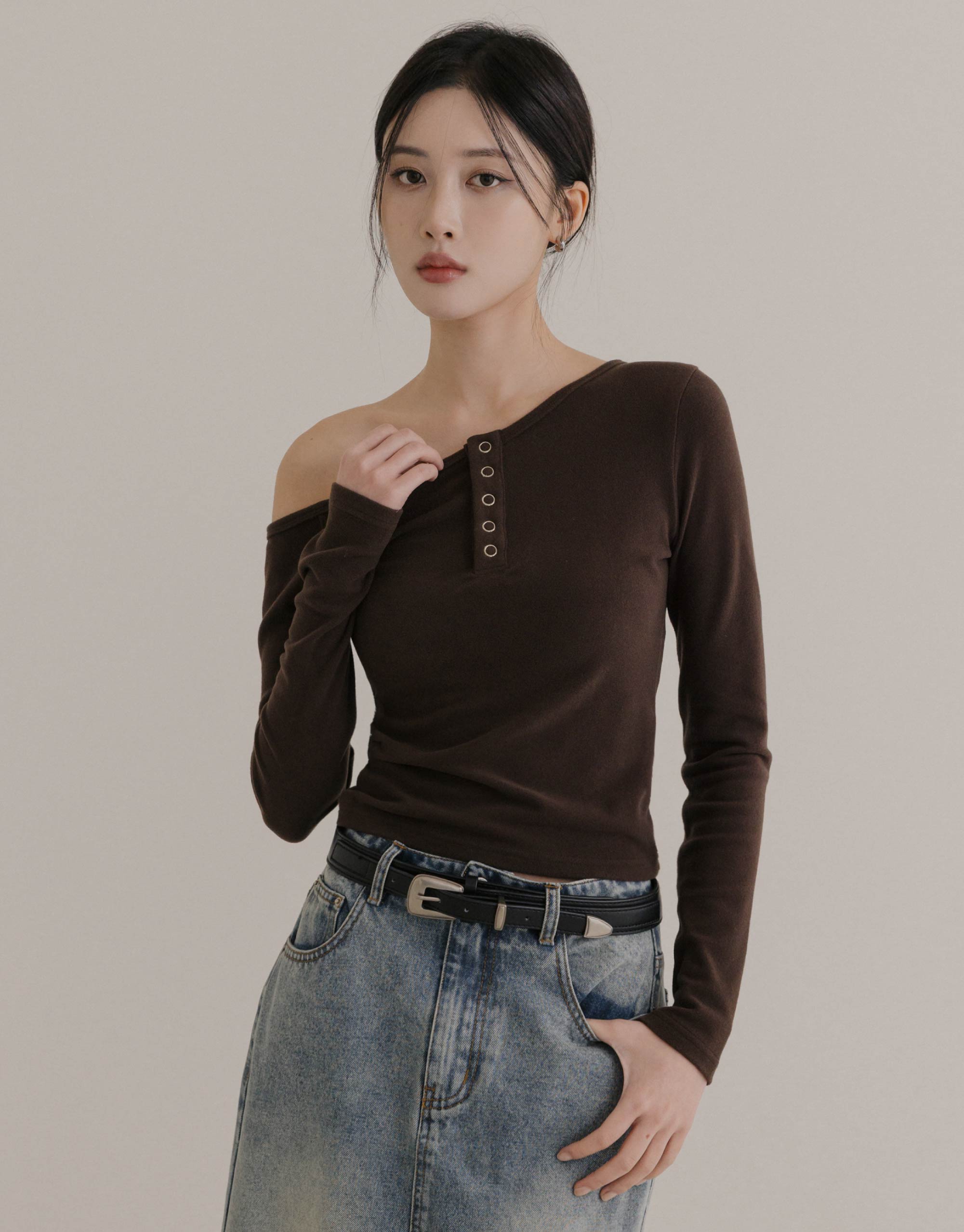 羊絨磨毛斜肩壓釦上衣