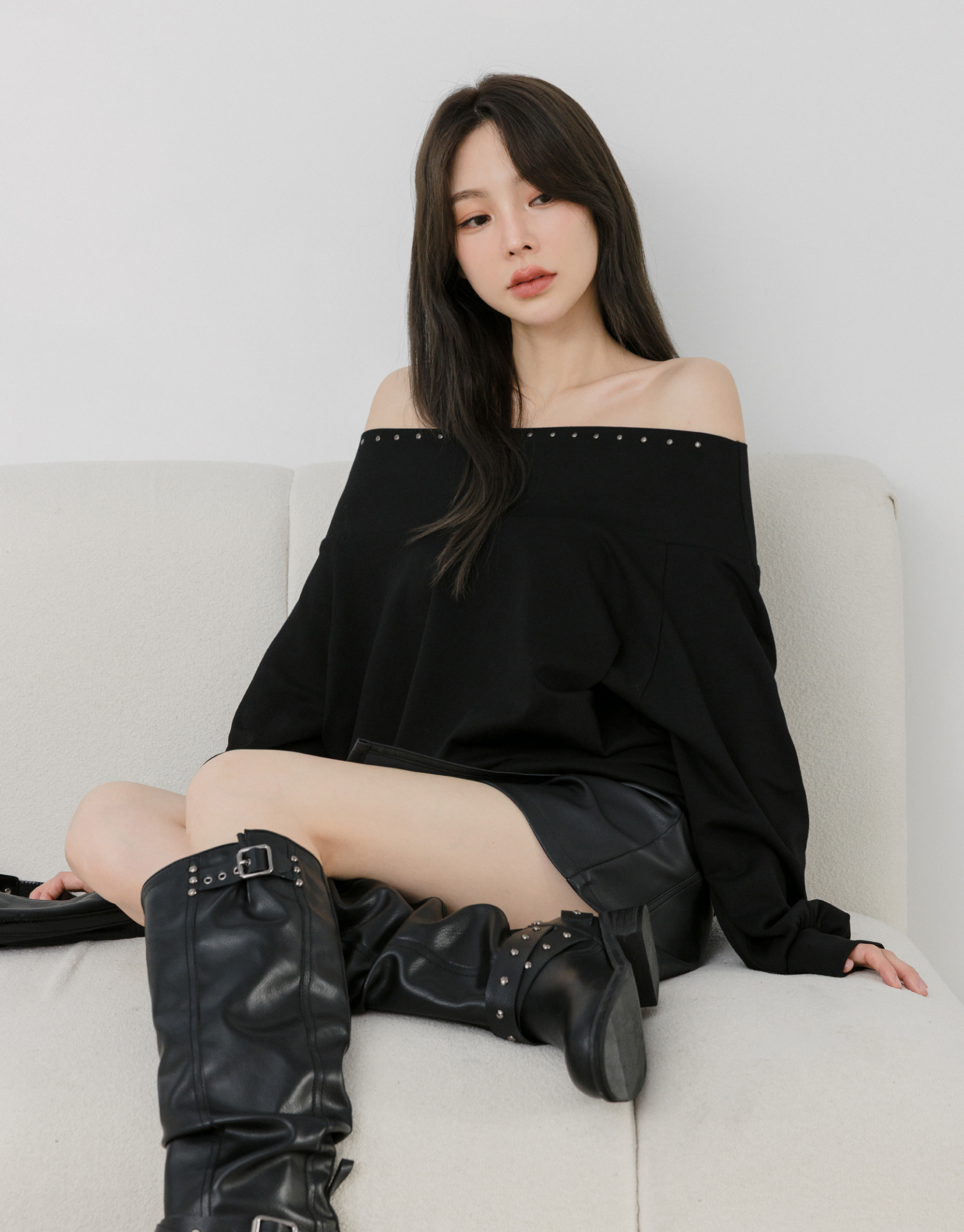 鉚釘一字領長袖上衣