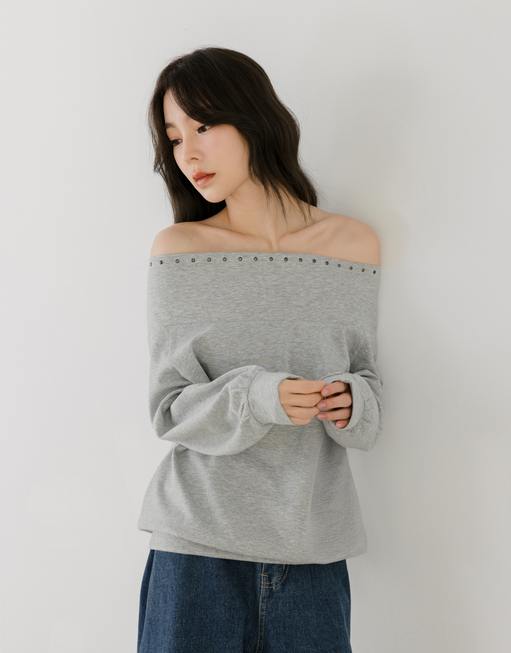 鉚釘一字領長袖上衣