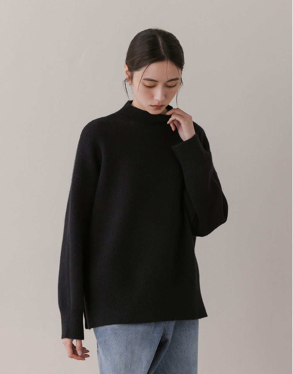 下擺開衩圓領毛衣