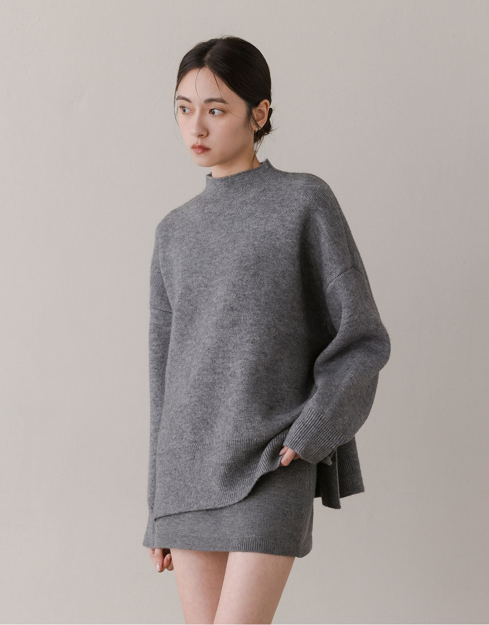 下擺開衩圓領毛衣
