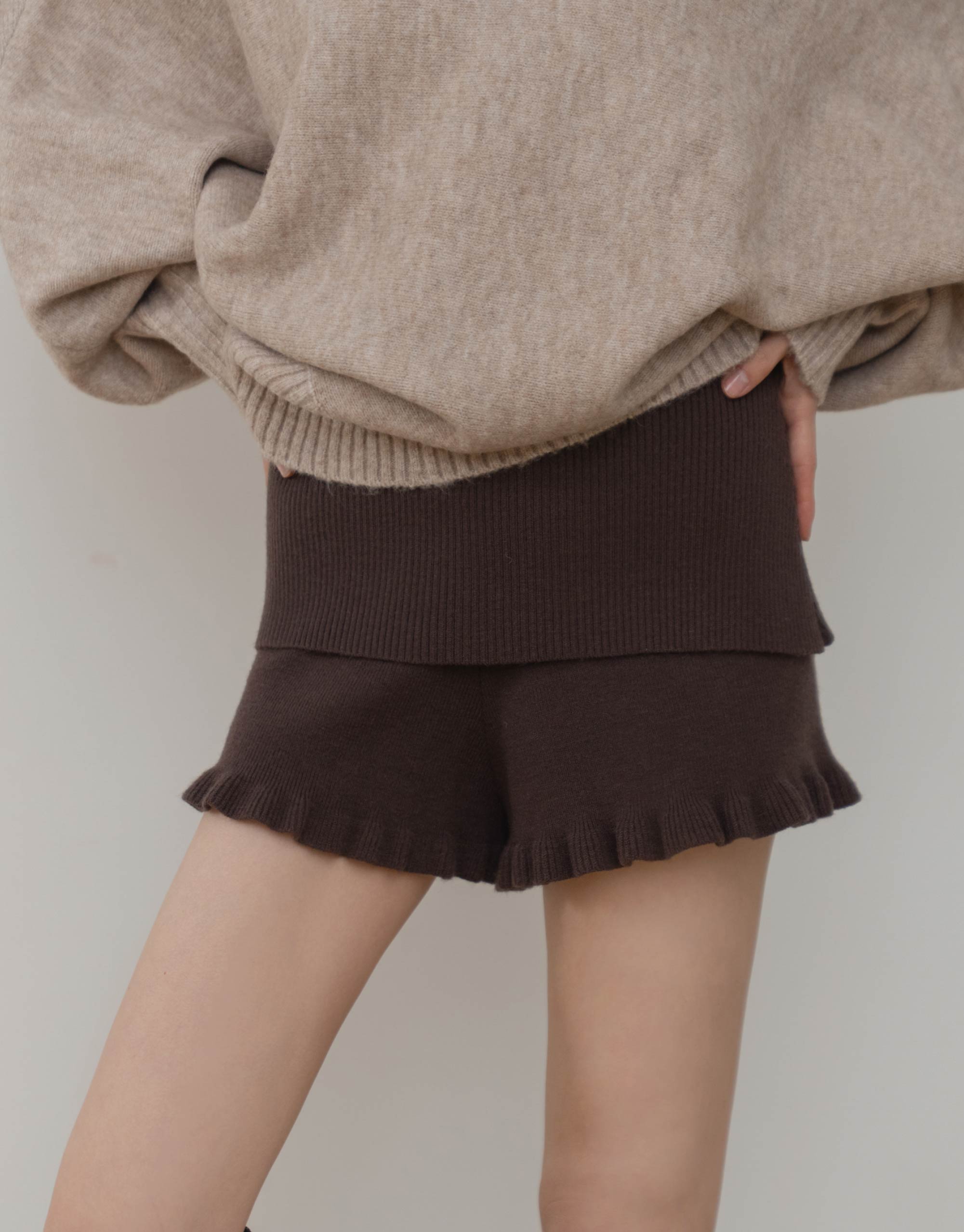 反褶腰頭荷葉邊針織短褲