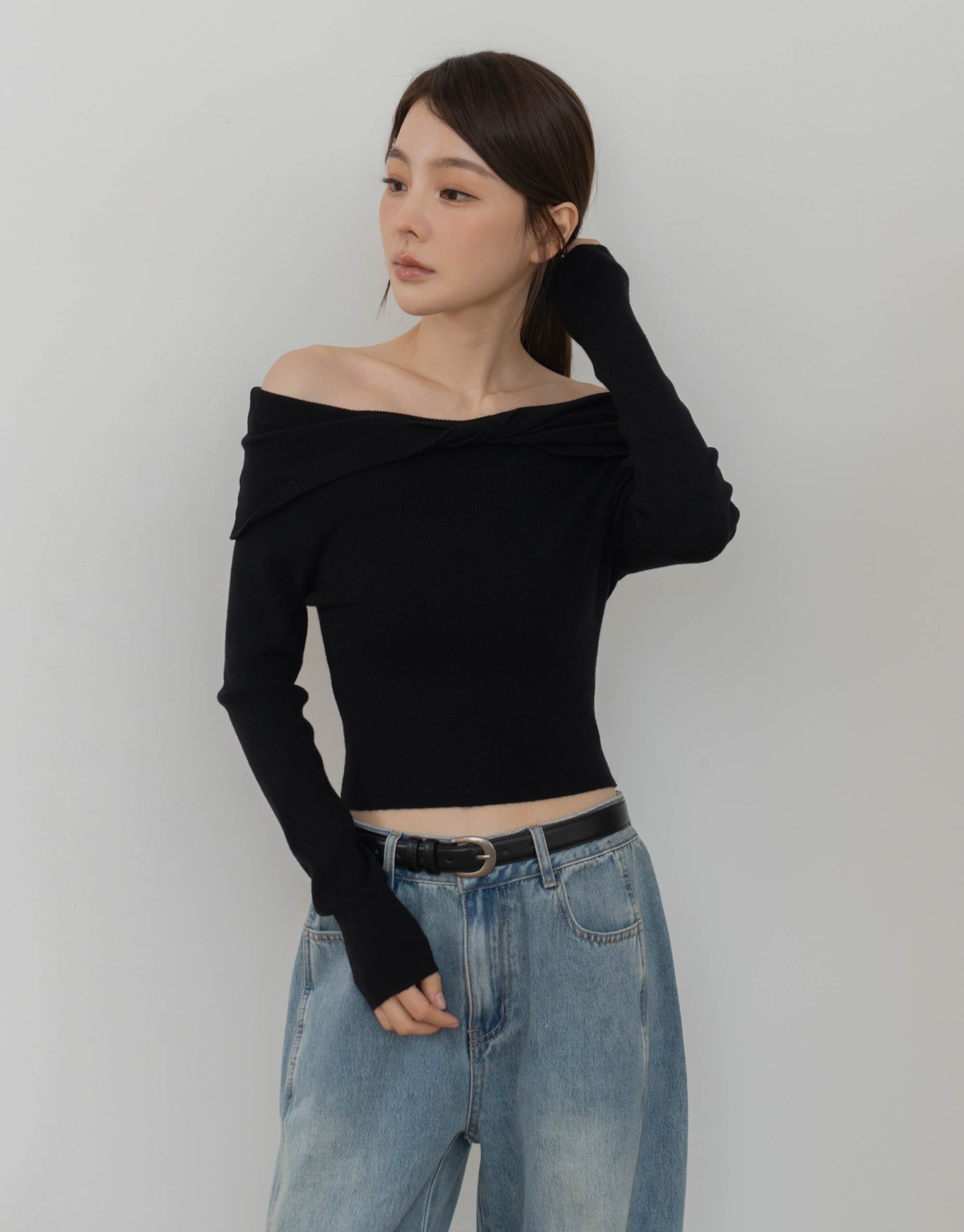 翻領扭結一字領針織上衣