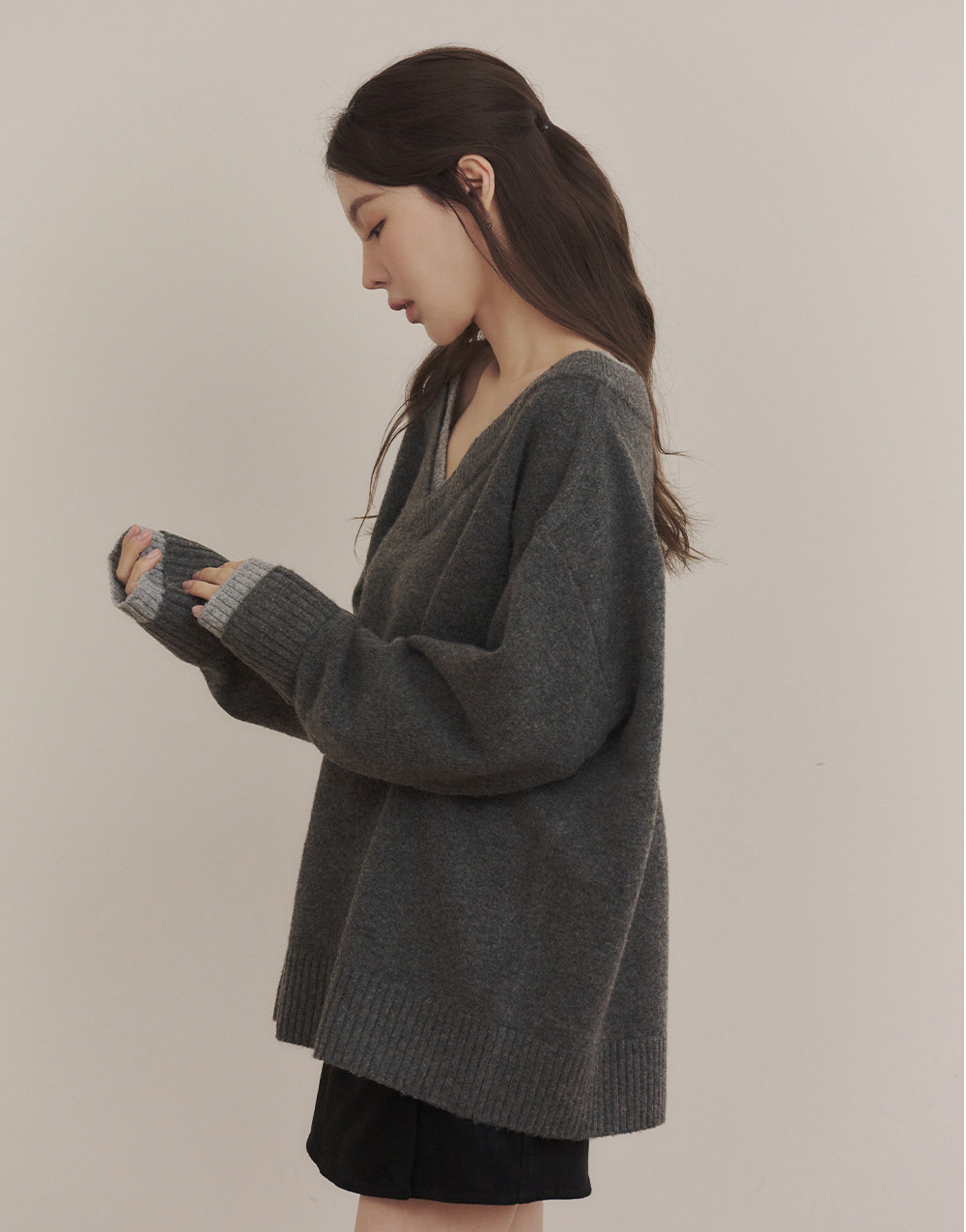 羊毛大V領撞色寬鬆毛衣