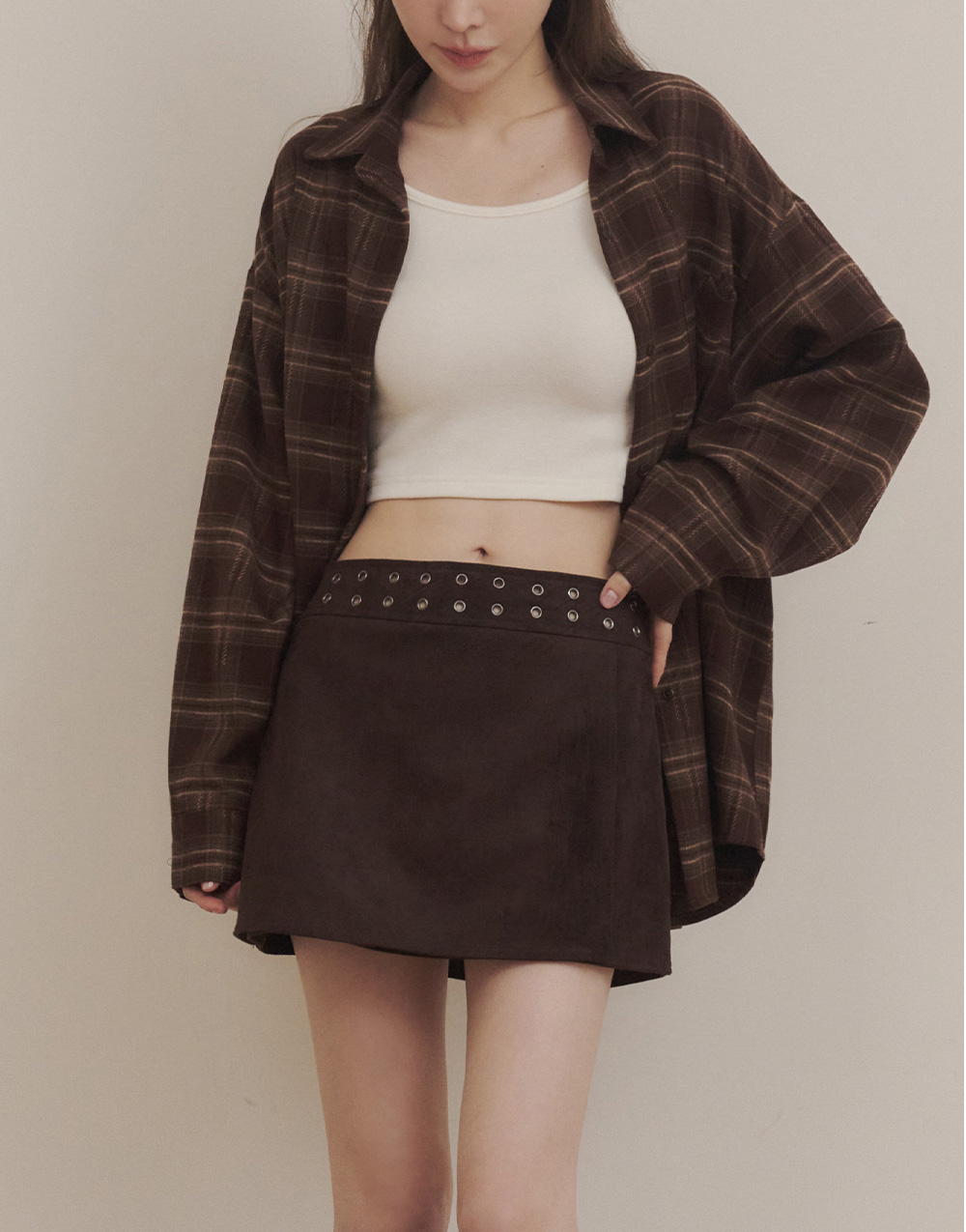 釦環裝飾麂皮短裙