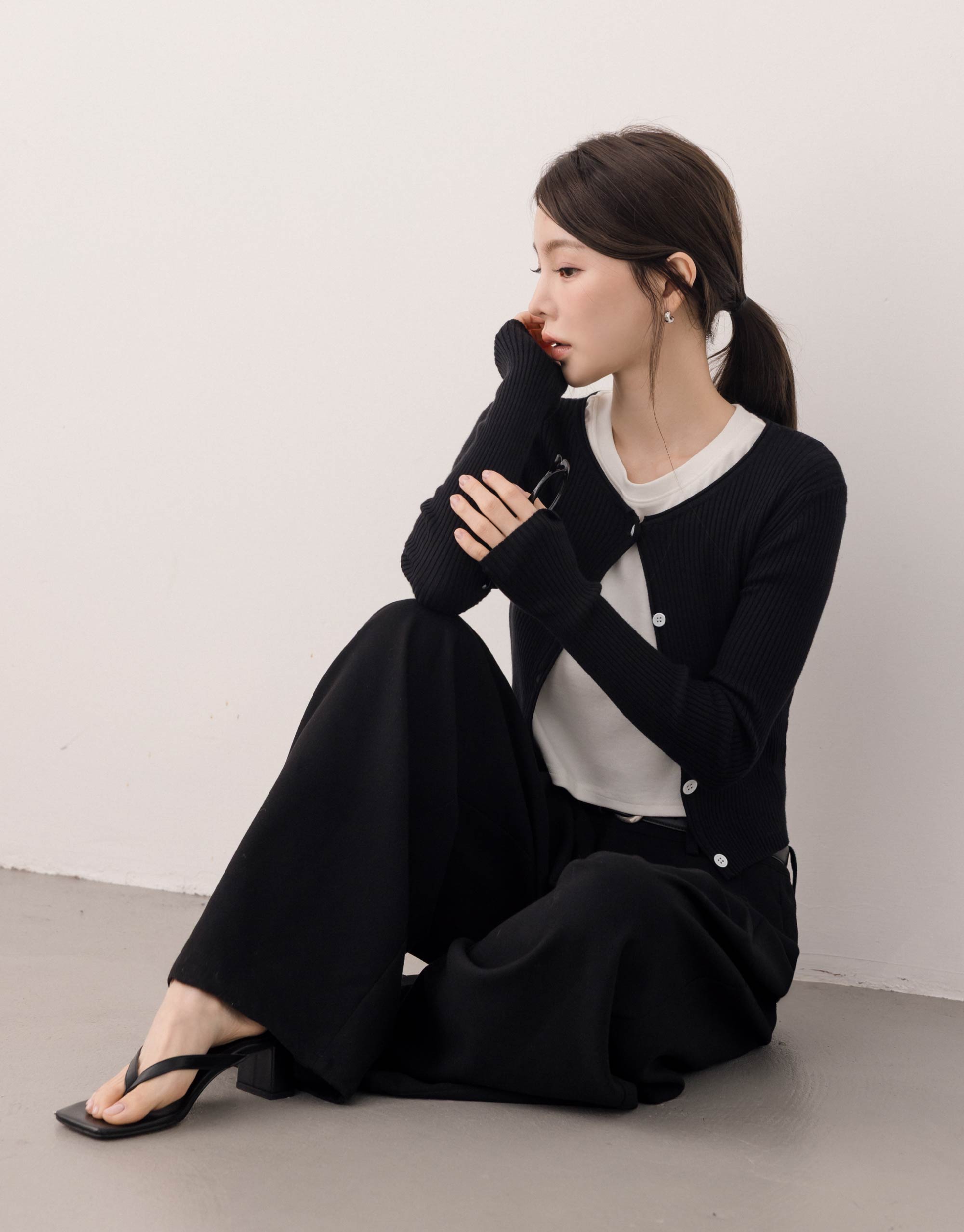 排釦圓領坑條針織小外套