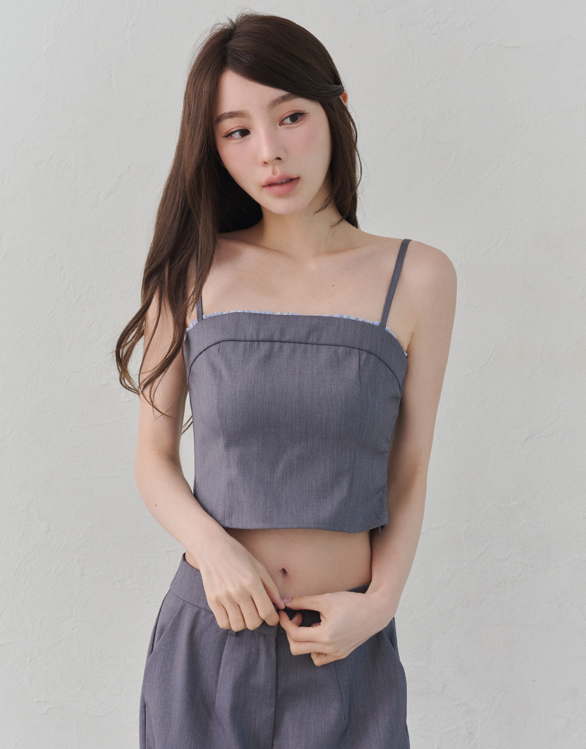 領口撞色細肩上衣