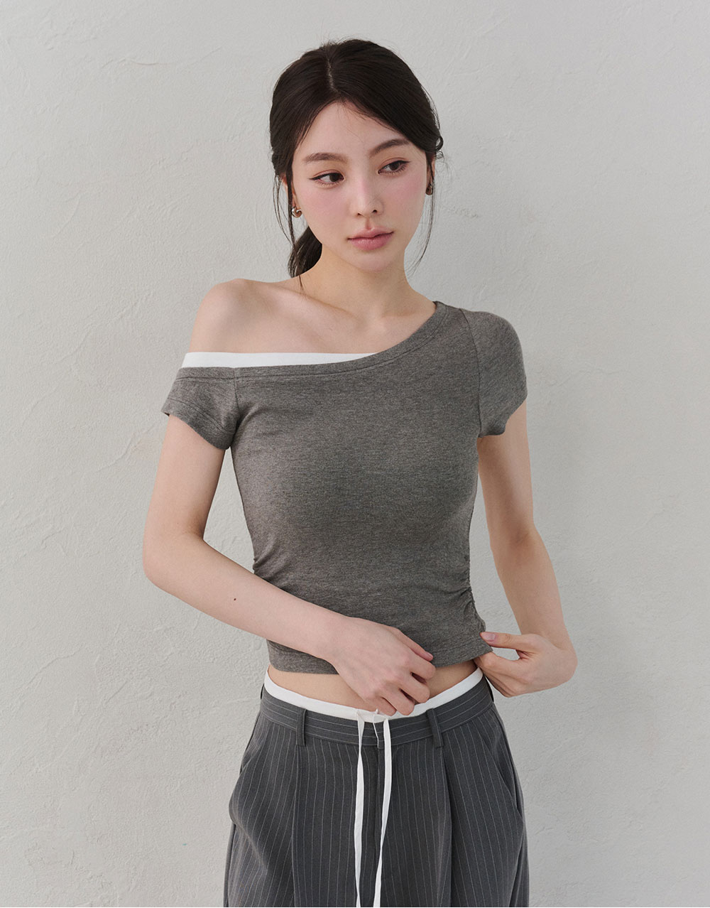 撞色斜領短袖上衣