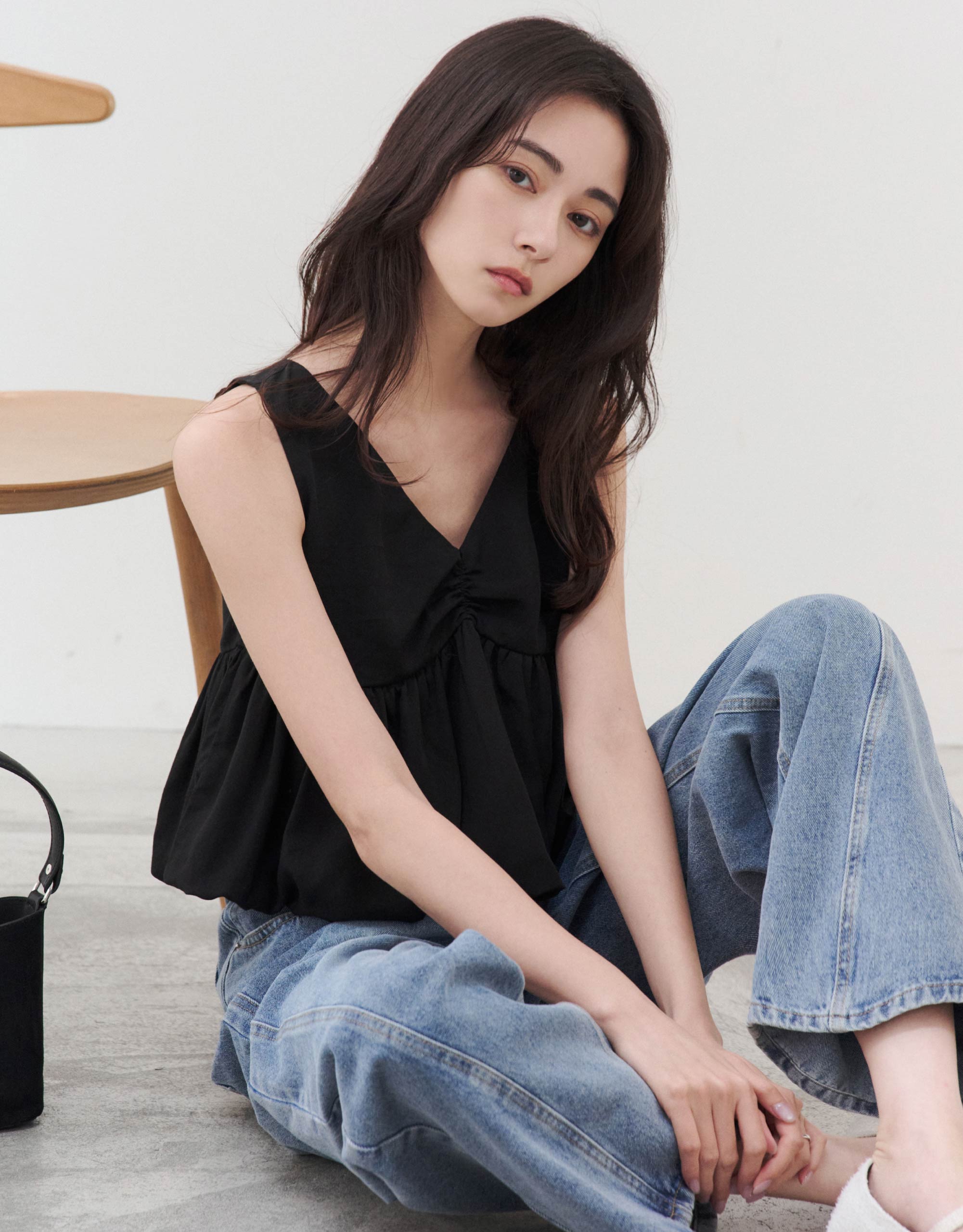 天絲V領花苞無袖上衣