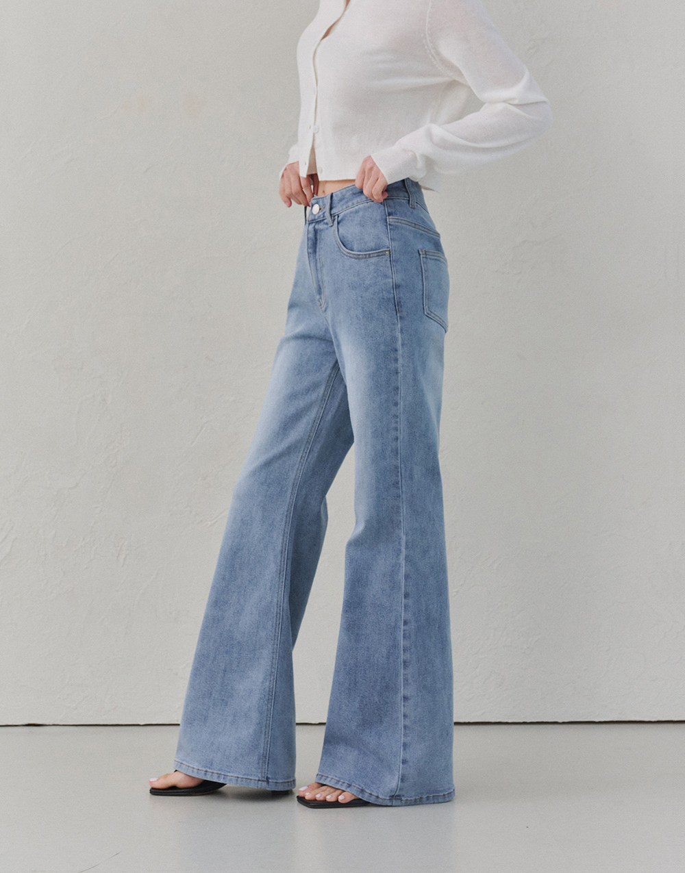 彈性修身微喇叭牛仔褲