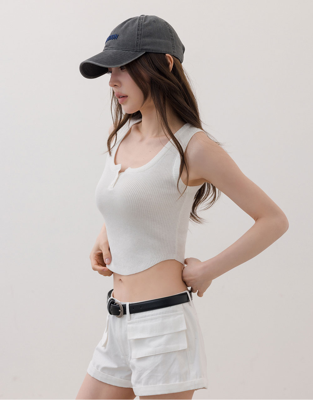 弧型下擺針織背心