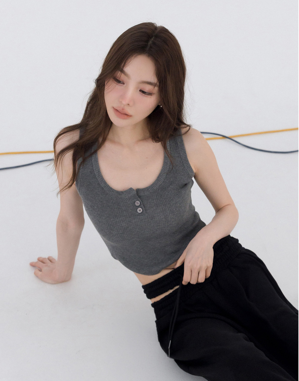 弧型下擺針織背心