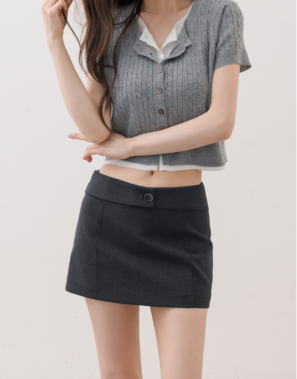 單釦造型短裙