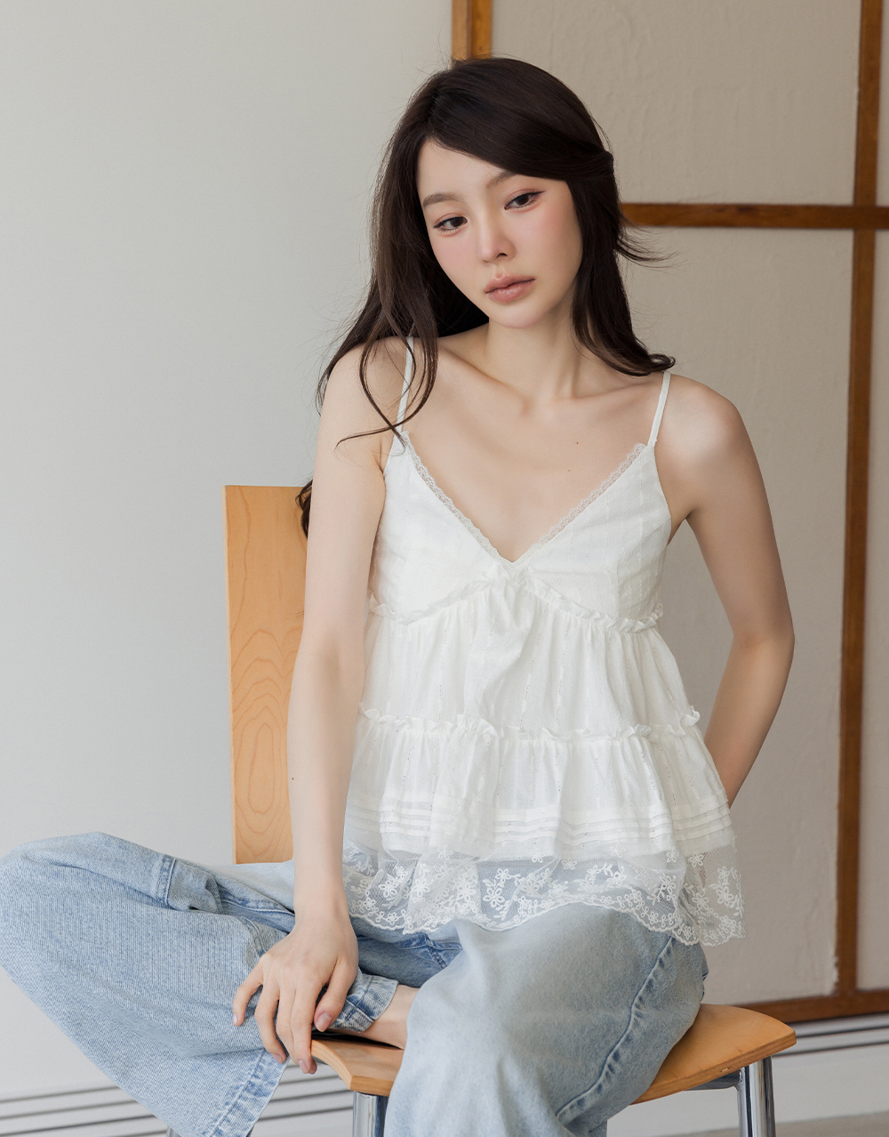 蕾絲緹花細肩上衣