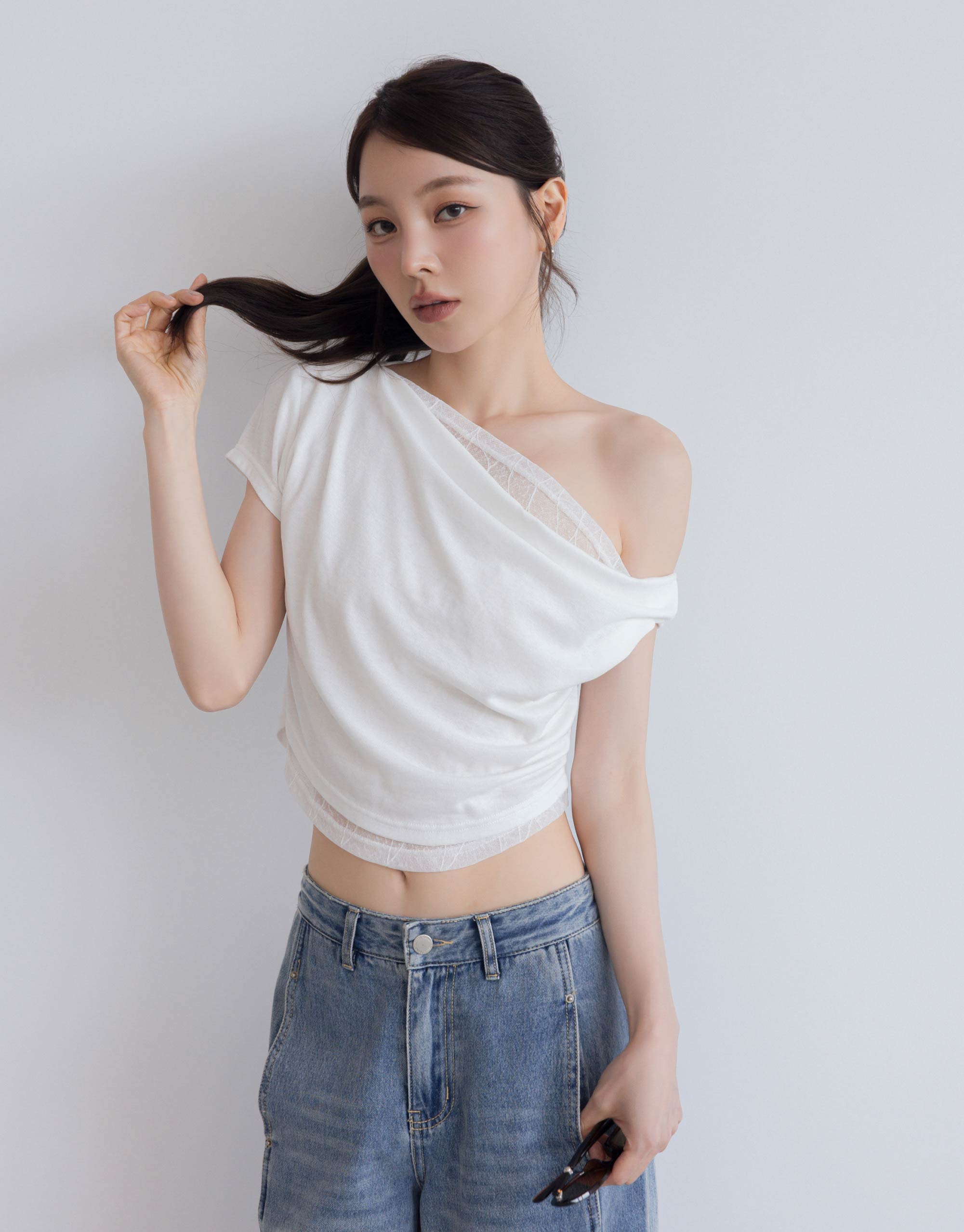 萊賽爾斜肩蕾絲不對稱上衣